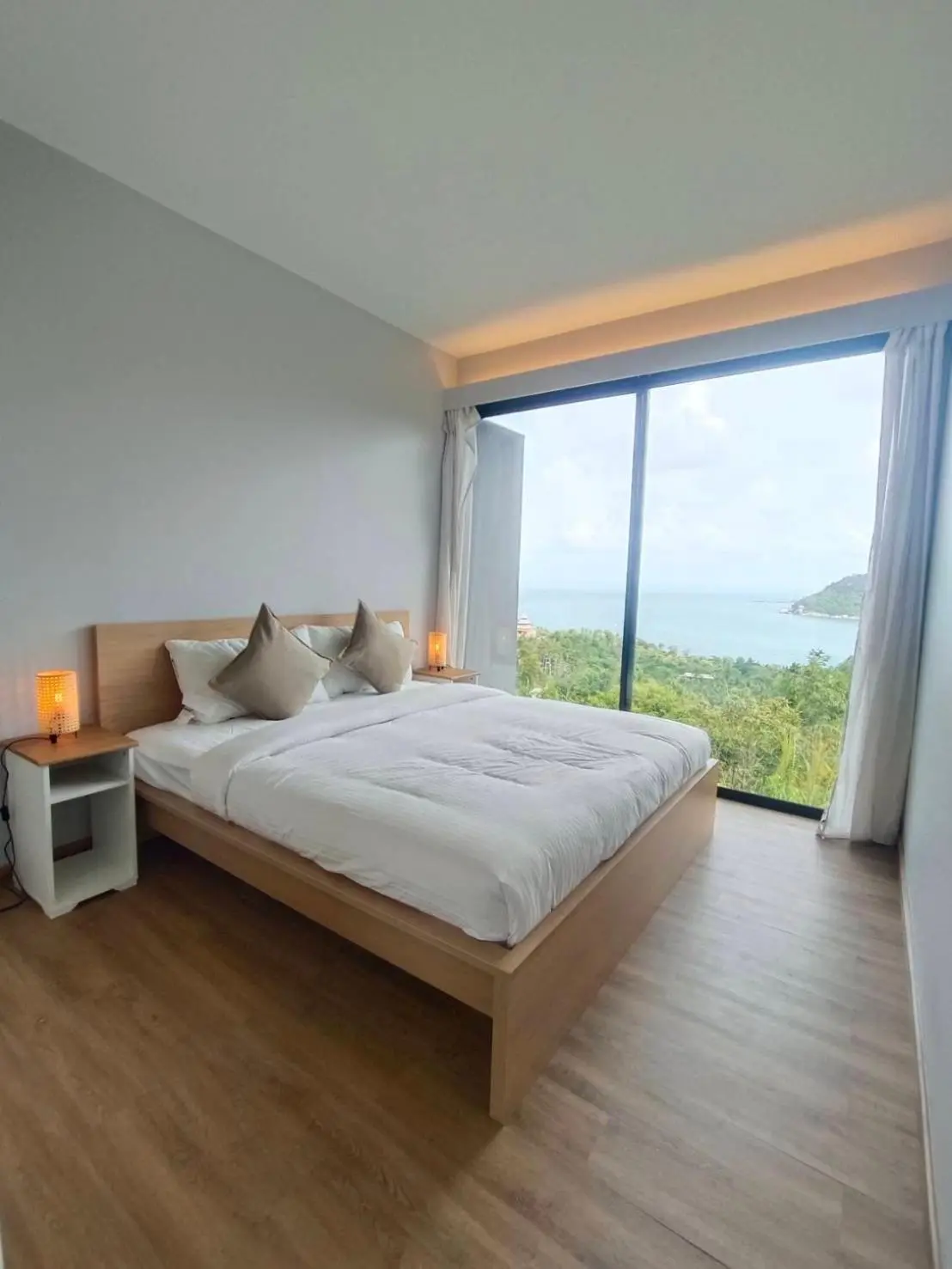 Habitación de huéspedes con vista al océano en Ozone Hill Panoramic Residence en Koh Phangan