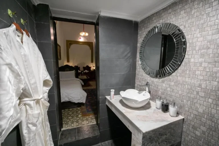 Bathroom with shower at Palais Chahd Luxury in Fes