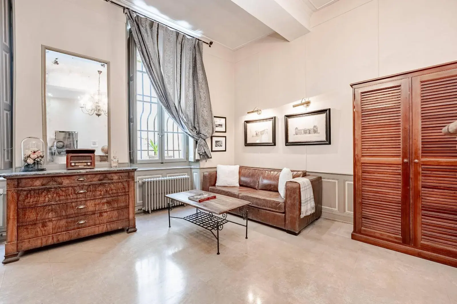 Stylish living room at Palais des Papes - Havre de Paix III in Avignon