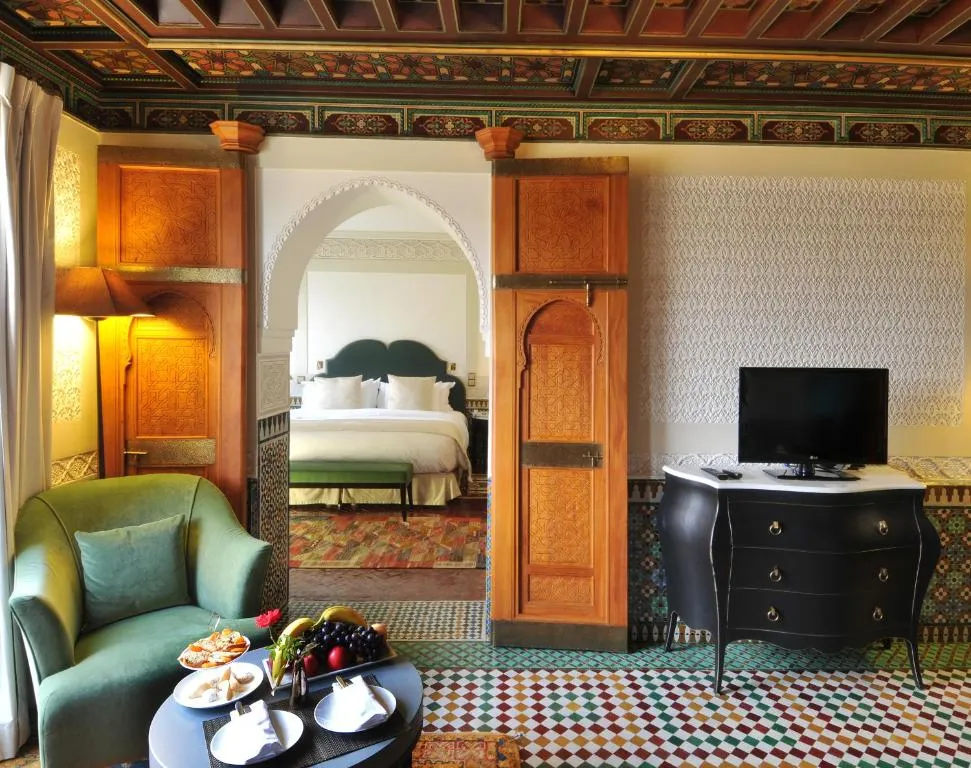Détails luxueux de la suite au Palais Faraj Suites & Spa à Fès