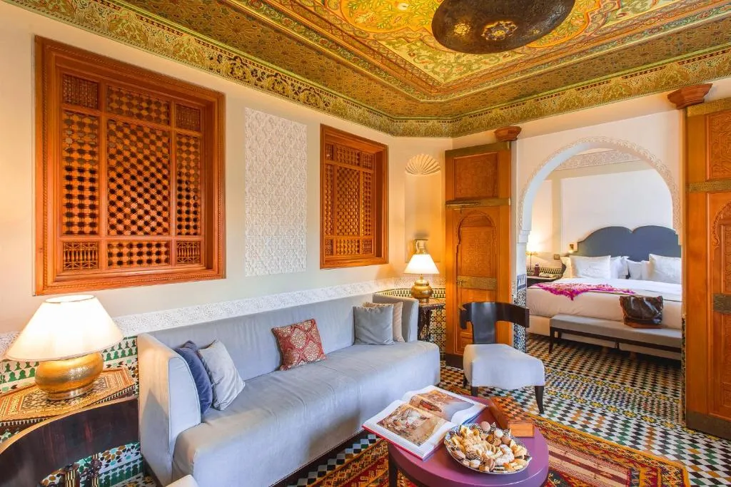 Espace de vie élégant en suite au Palais Faraj Suites & Spa