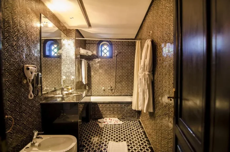 baño del Palais Ommeyad Jacuzzi Suites & Spa