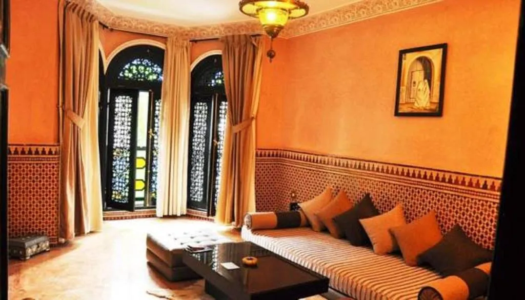 Palais Ommeyad Jacuzzi Suites & Spa sala de estar naranja