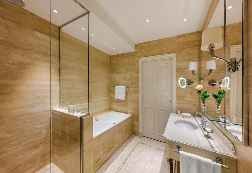 Palazzo Parigi Hotel & Grand Spa luxurious bathroom