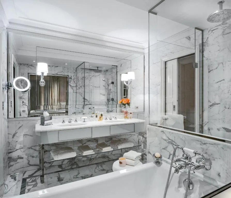 Palazzo Parigi Hotel & Grand Spa marble bathroom
