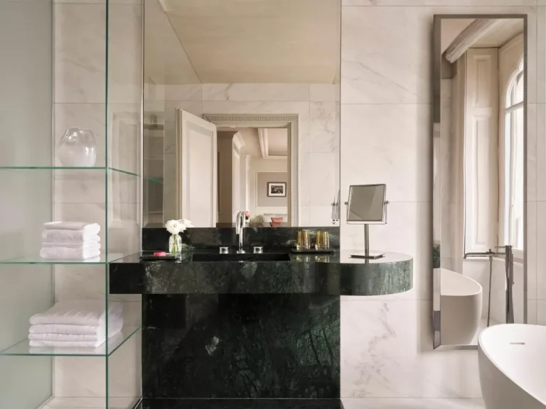 Baño Moderno en Palazzo Venezia en Como