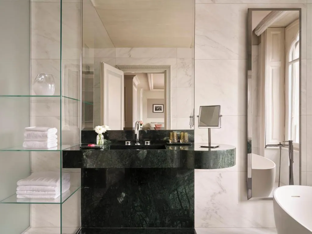 Baño Moderno en Palazzo Venezia en Como
