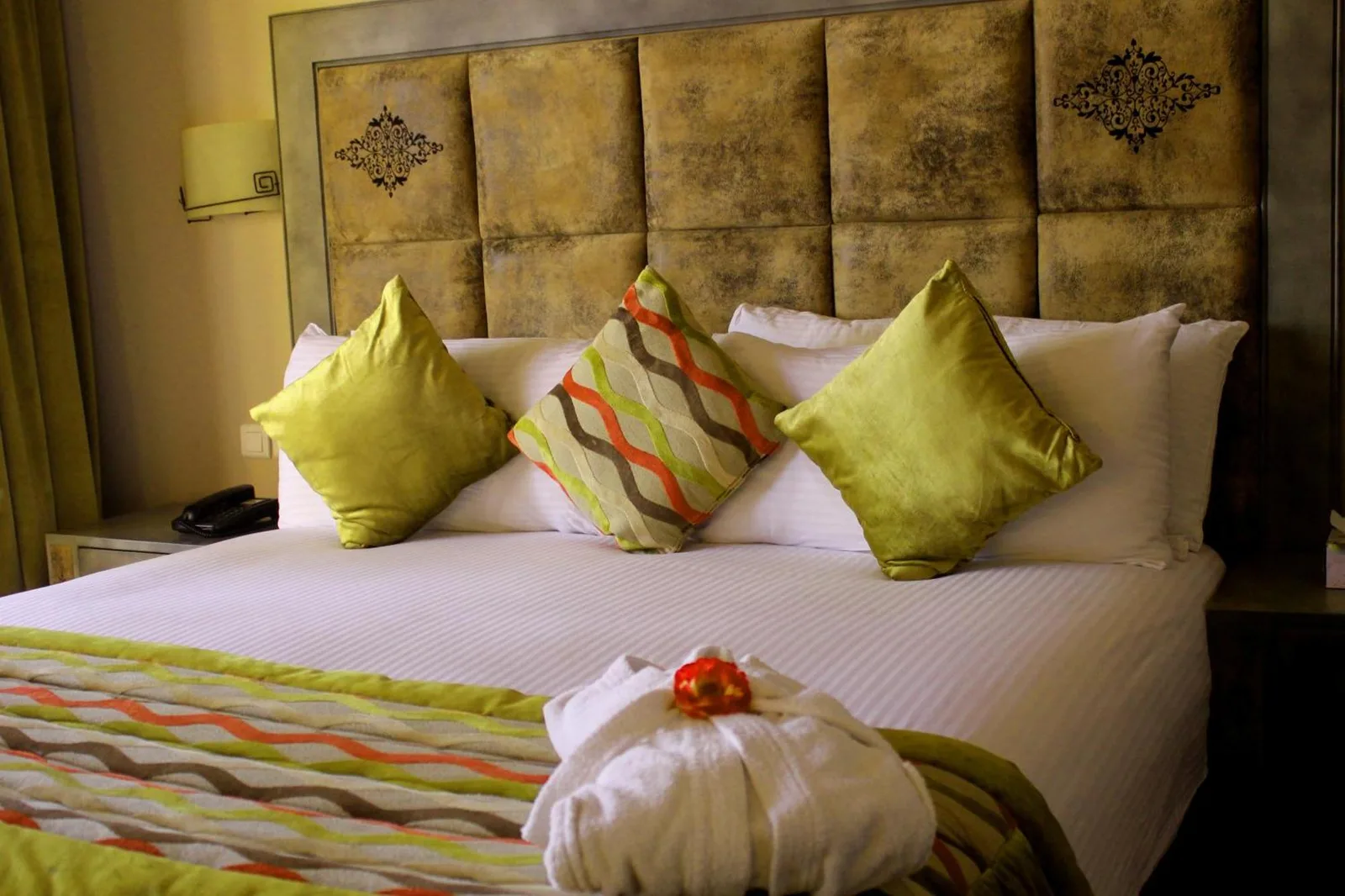Palm Plaza Marrakech comfortable bed with colorful pillows