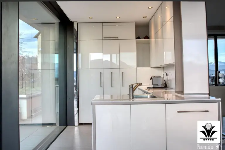 Panoramique 180 hotel in Annecy - functional kitchen