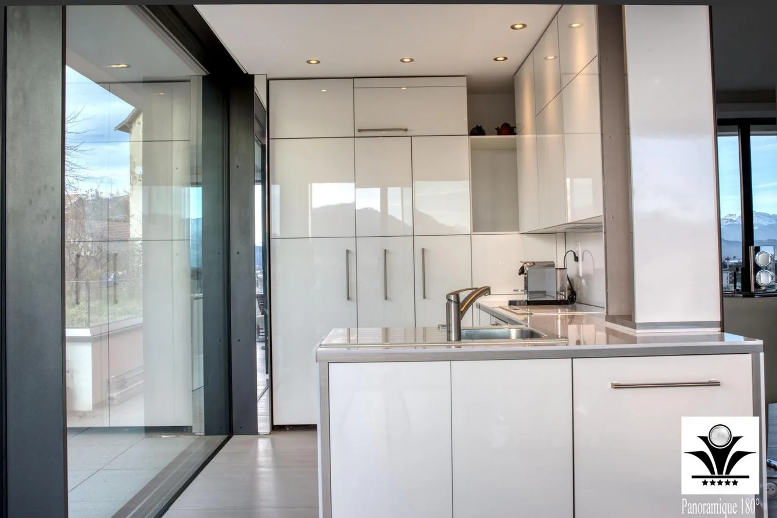 Panoramique 180 hotel in Annecy - functional kitchen