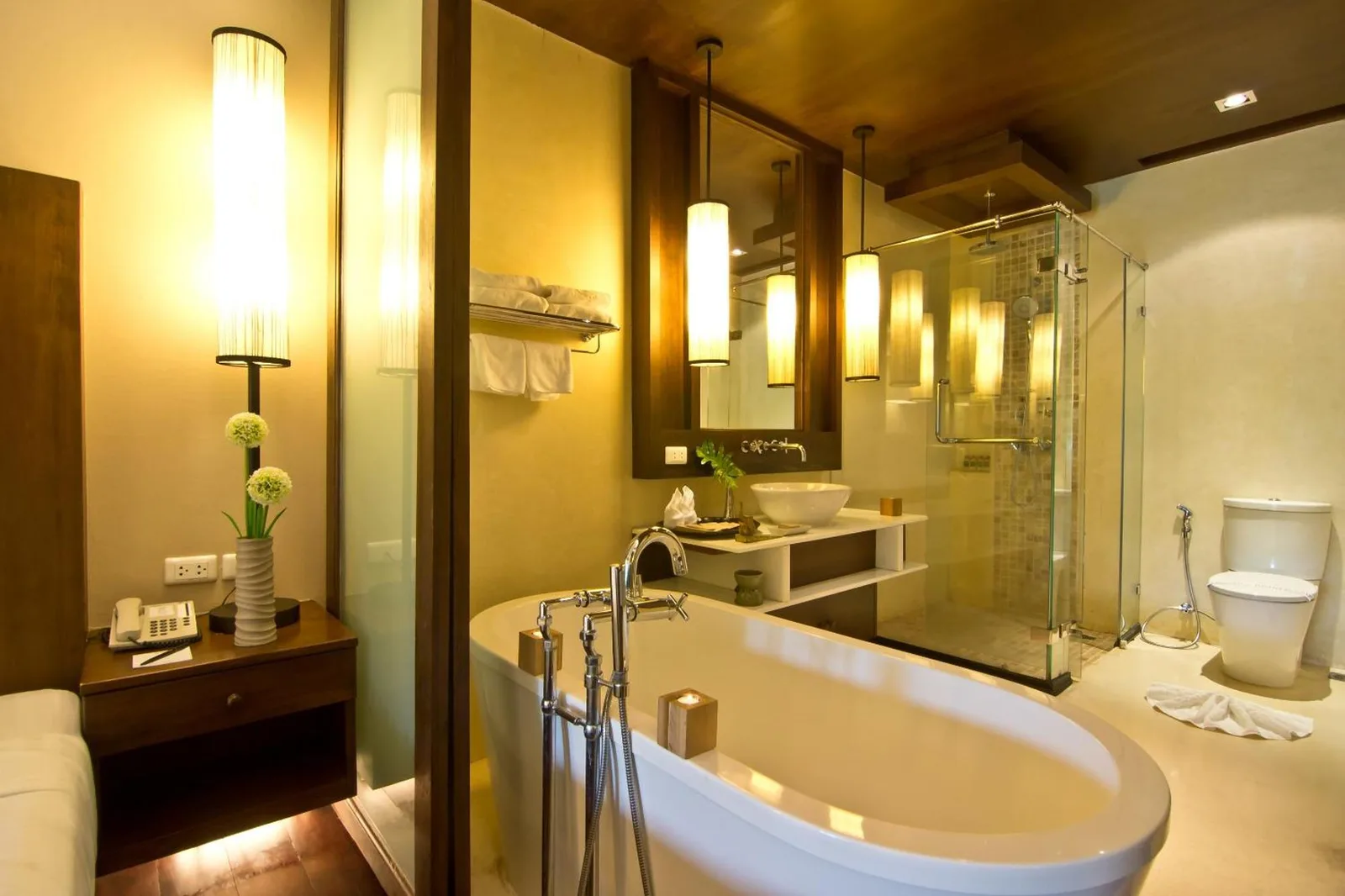Salle de bains élégante au Panviman Chiang Mai Spa Resort