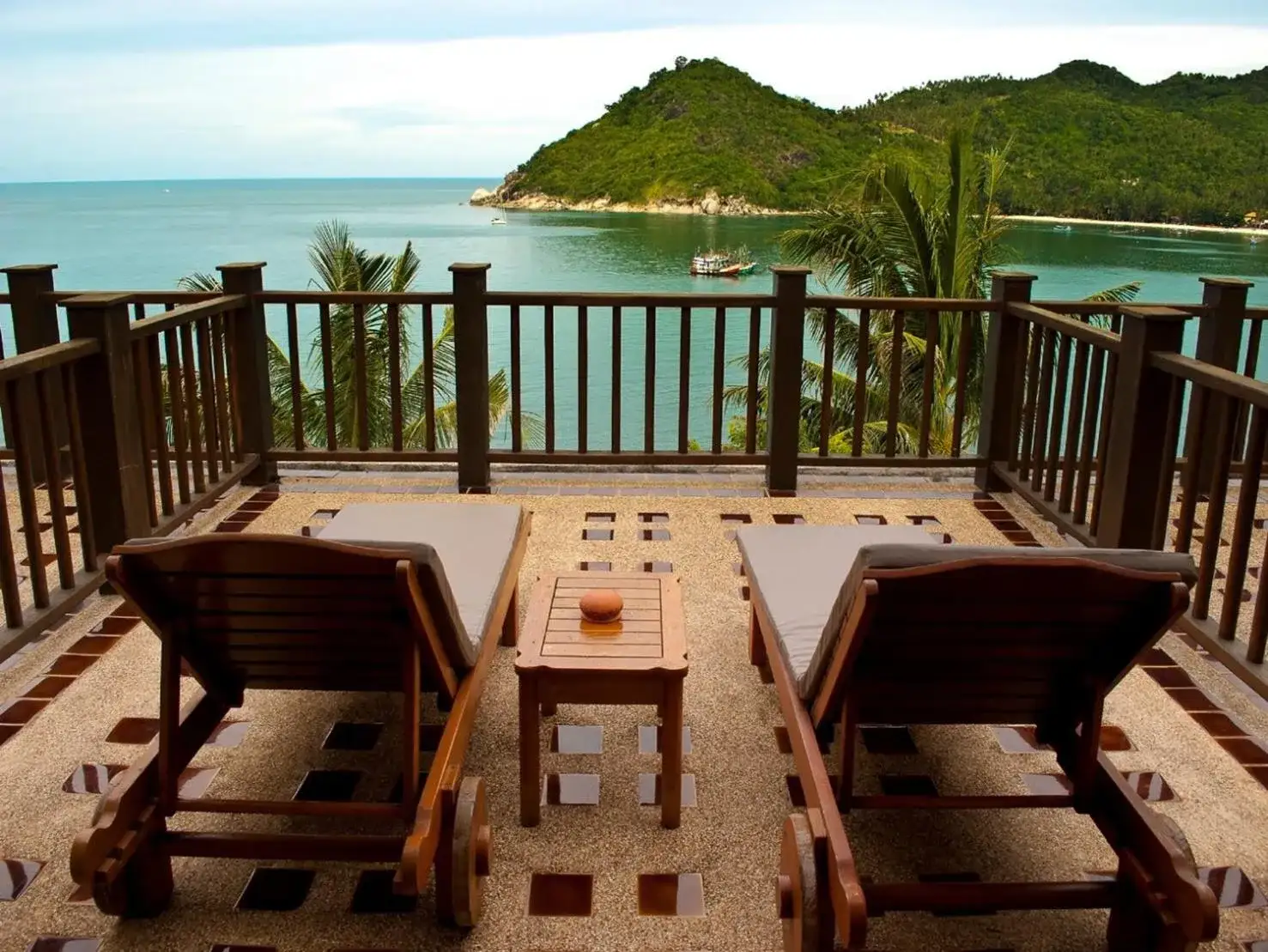 Terrace with ocean view at Panviman Resort Koh Phangan