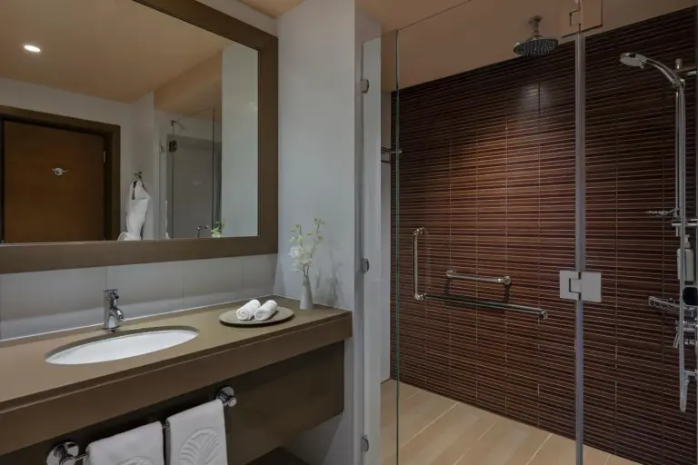 Baño del Park Arjaan by Rotana en Abu Dabi
