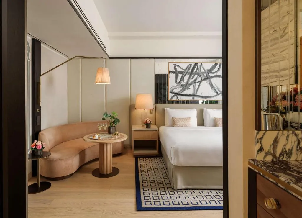 Lounge area in Park Hyatt Milano guest room