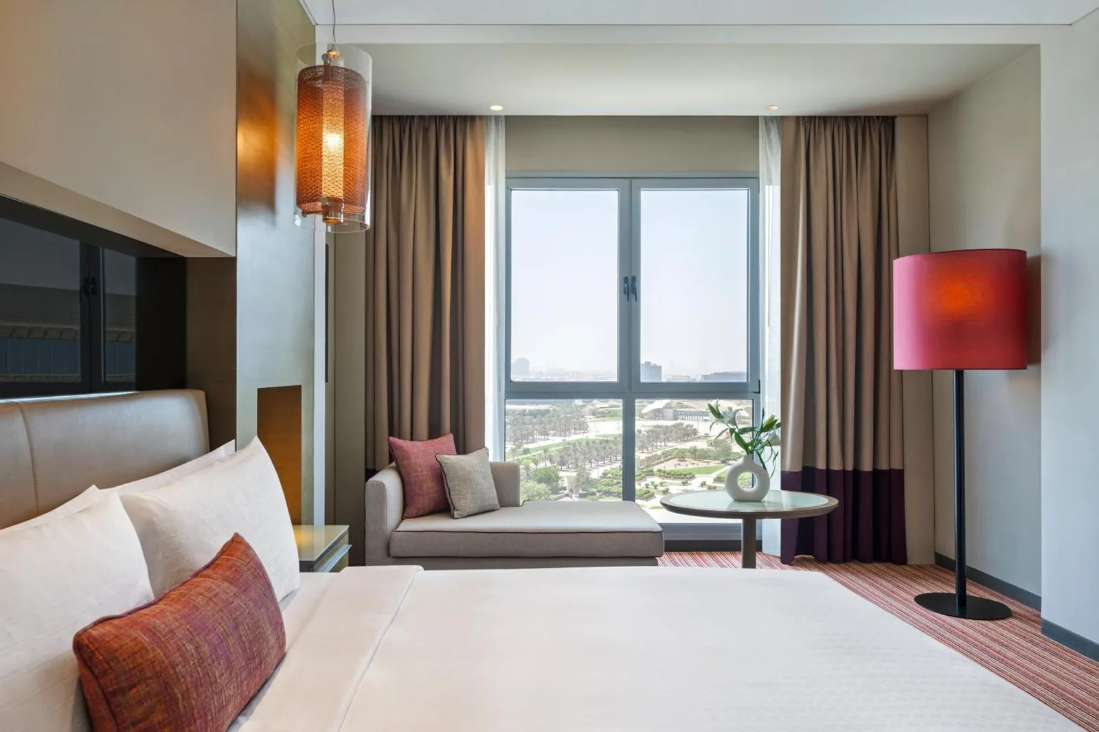 Zimmer mit Ausblick im Park Rotana Abu Dhabi