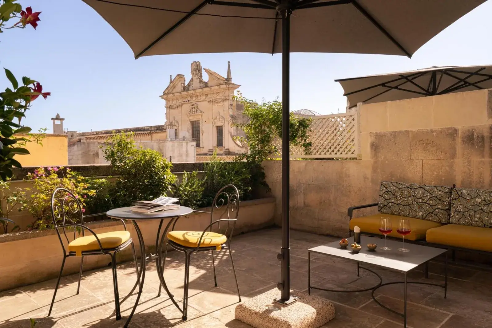 Zona de asientos al aire libre en Patria Palace Lecce - The Leading Hotels of The World