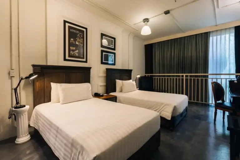 Stilvolles Zweibettzimmer im Pattaya Modus Beachfront Resort für Gäste