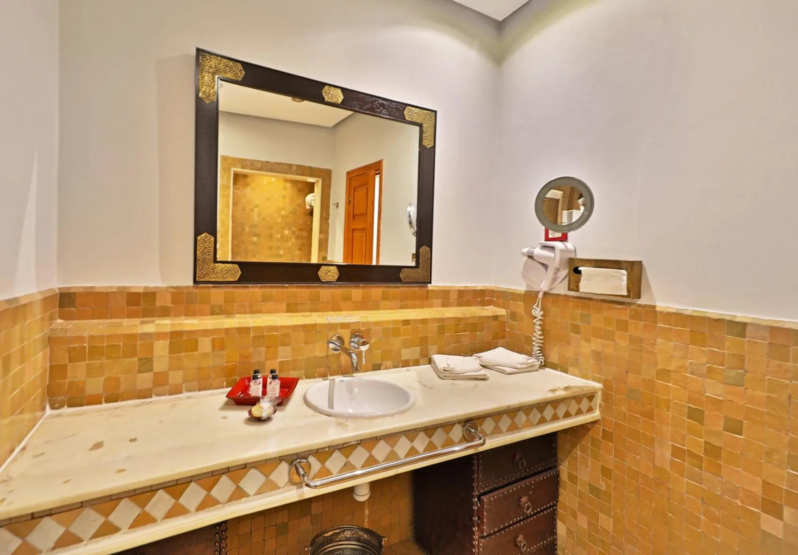 Bathroom view in Pavillon du Golf - Palmeraie suites