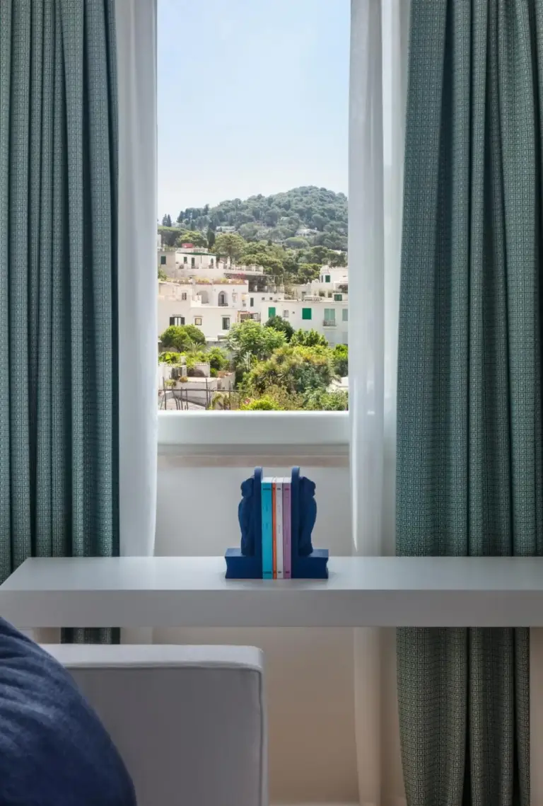 Vue depuis une chambre d'invité au Pazziella, hôtel de luxe, Capri