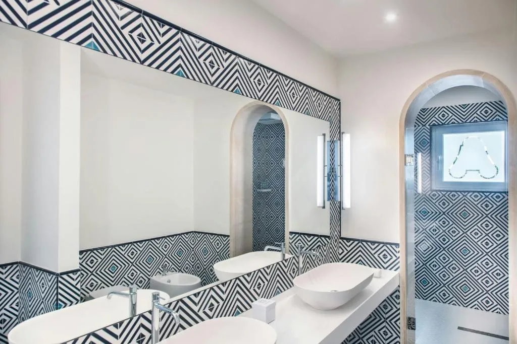 Stilvolles Badezimmer im Pazziella, Luxury Collection Hotel, Capri