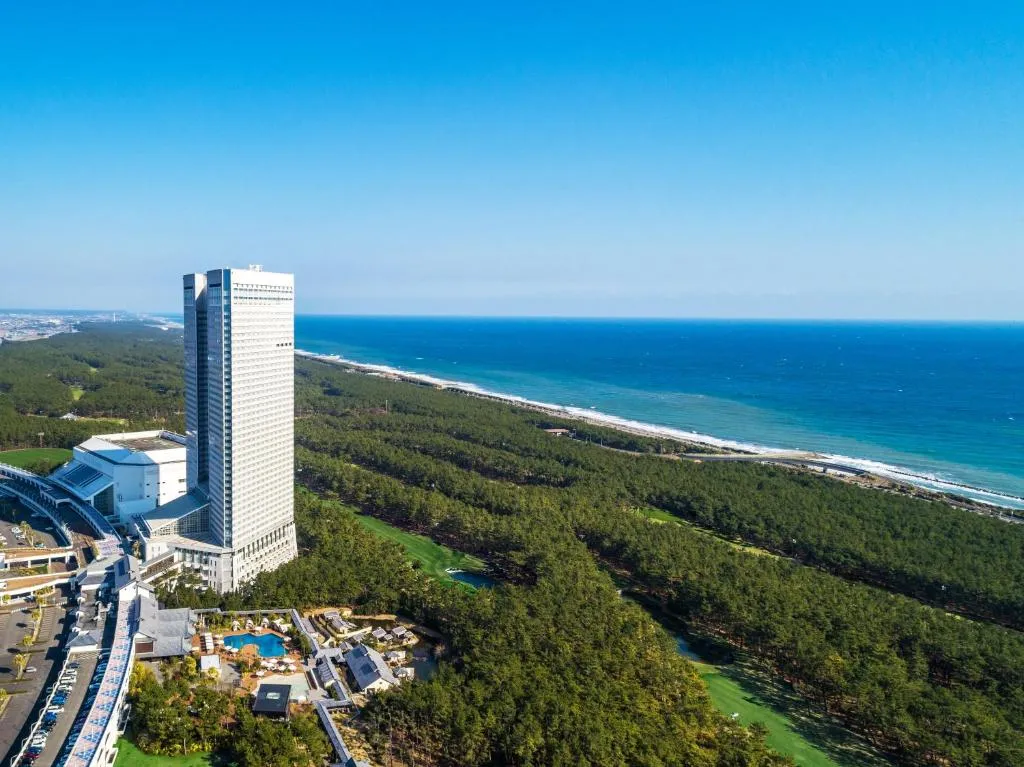 Phoenix Seagaia Ocean Tower Luftaufnahme mit Blick auf den Ozean