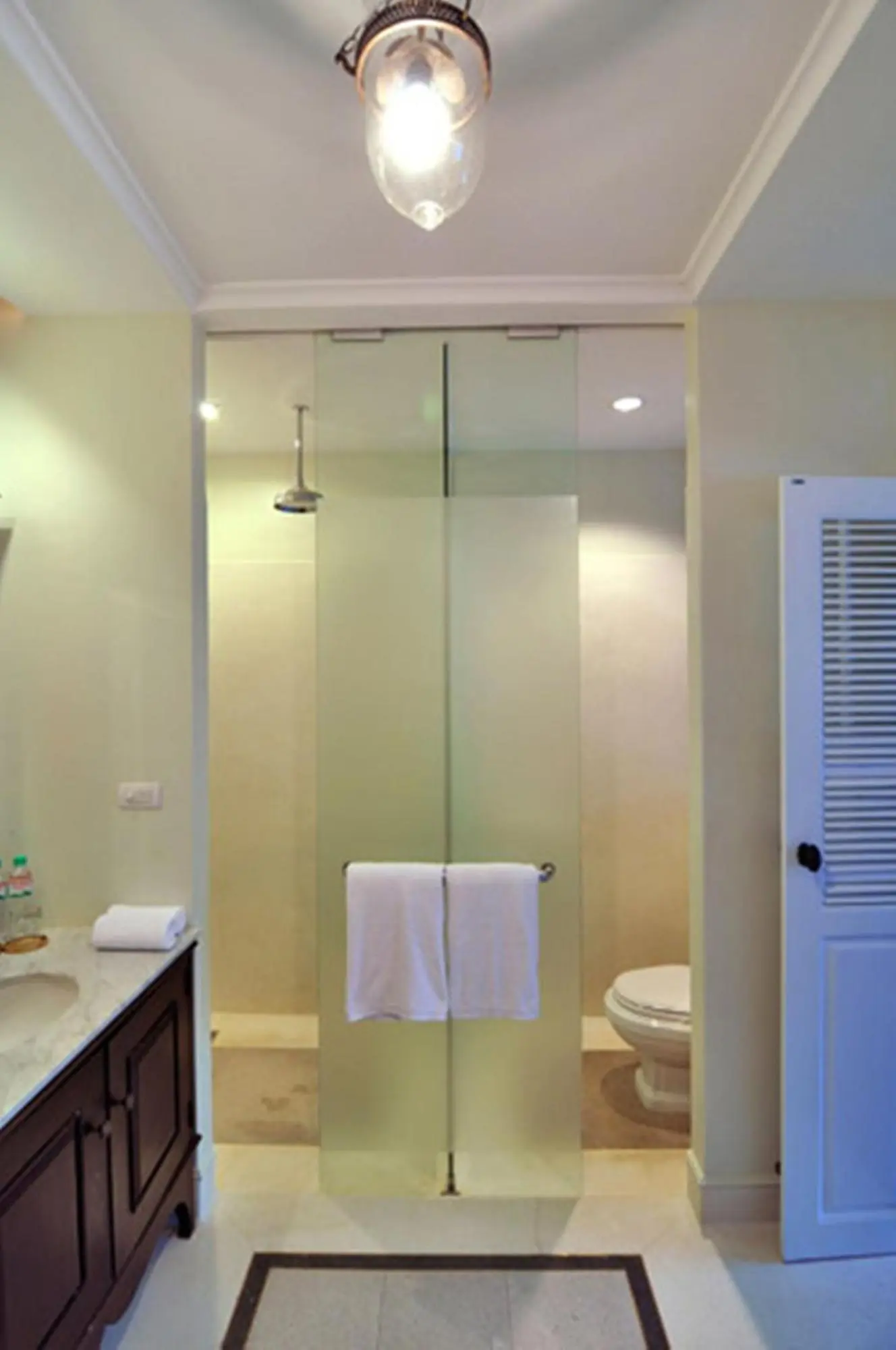 Área de ducha del baño de Ping Nakara Boutique Hotel And Spa