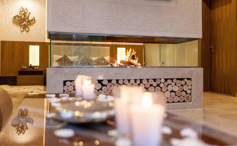 Acogedora chimenea en PL Place Boutique Hôtel & Restaurant Marrakech