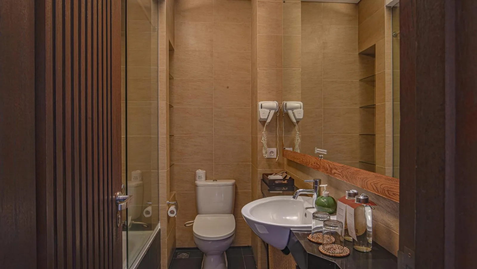 Stilvolles Badezimmer im Plataran Ubud Hotel & Spa