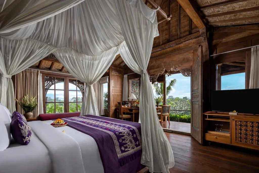 Deluxe-Zimmer im Pramana Watu Kurung mit elegantem Dekor