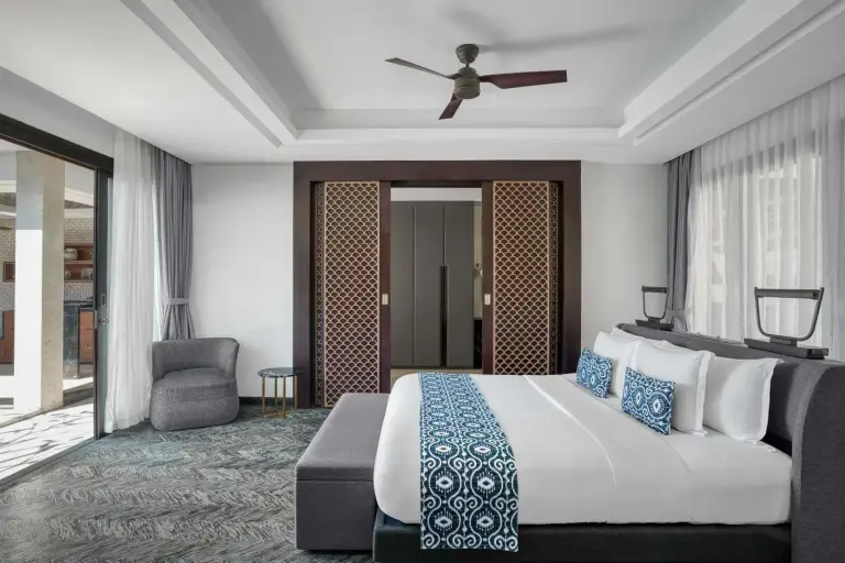 Dormitorio moderno en Prasana Villas Uluwatu