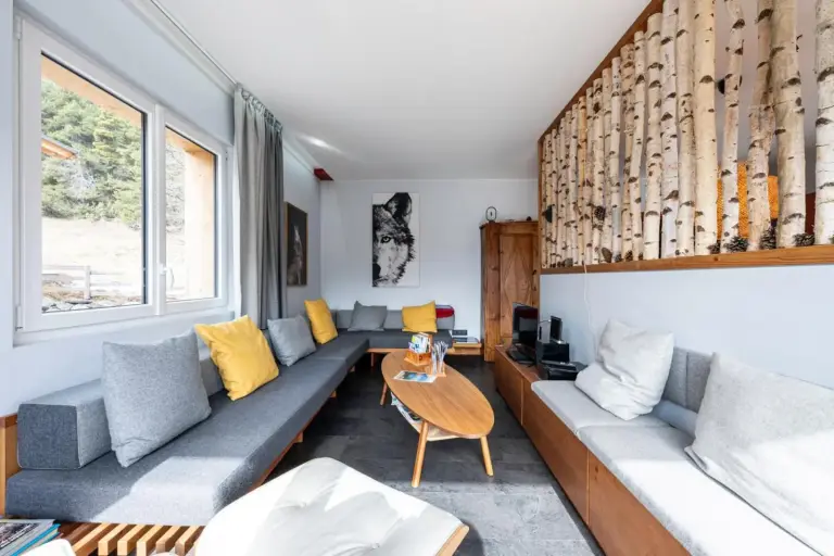 Acogedora zona de estar en el hotel Près du Mélèze en Courchevel