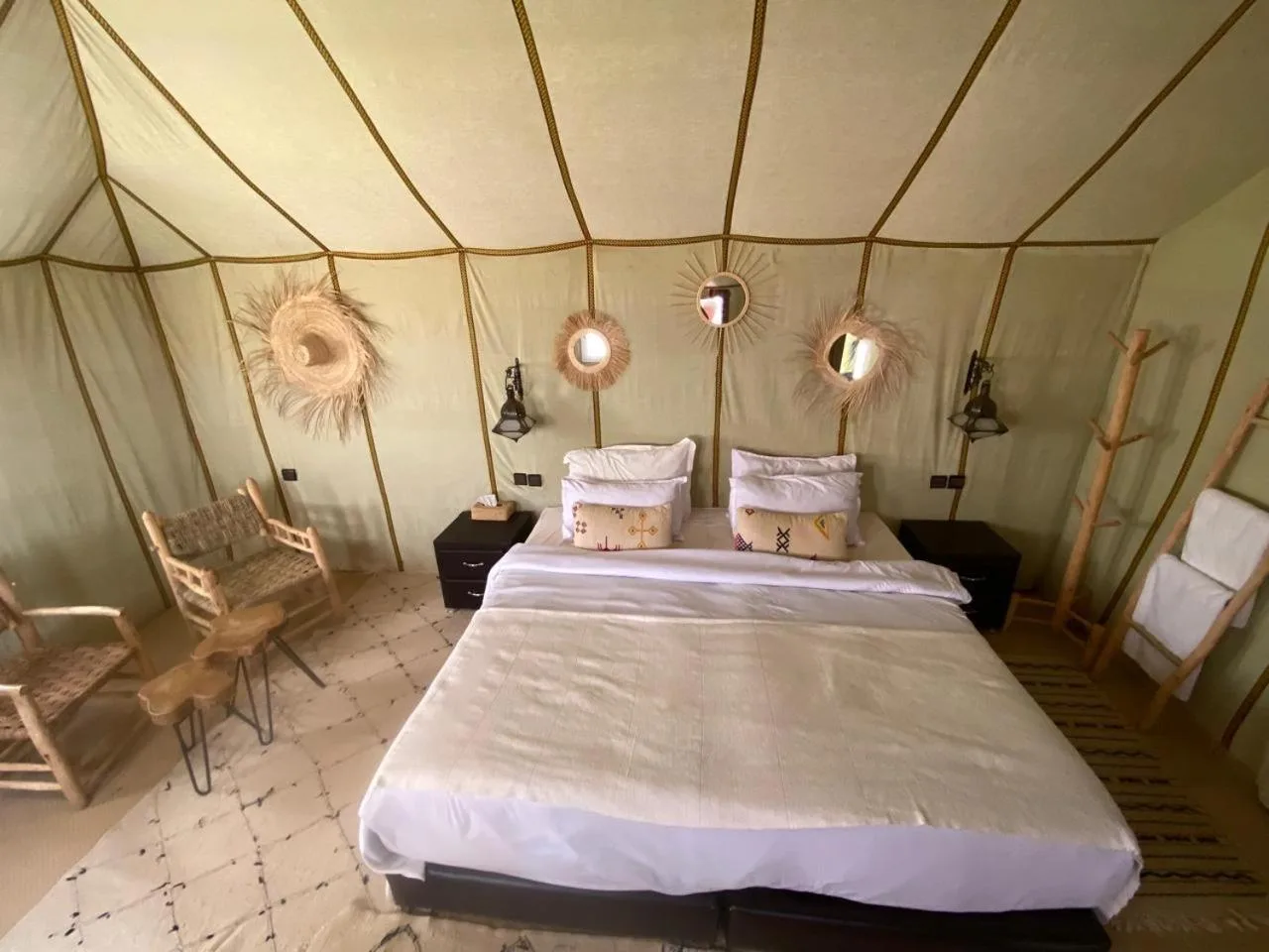 Innenraum eines Luxuszelt im Prestige Luxury Camp