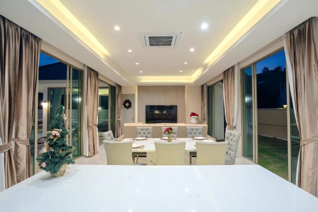 Prime Twilight 4-Bedroom Pool Villa dining room in Hua Hin