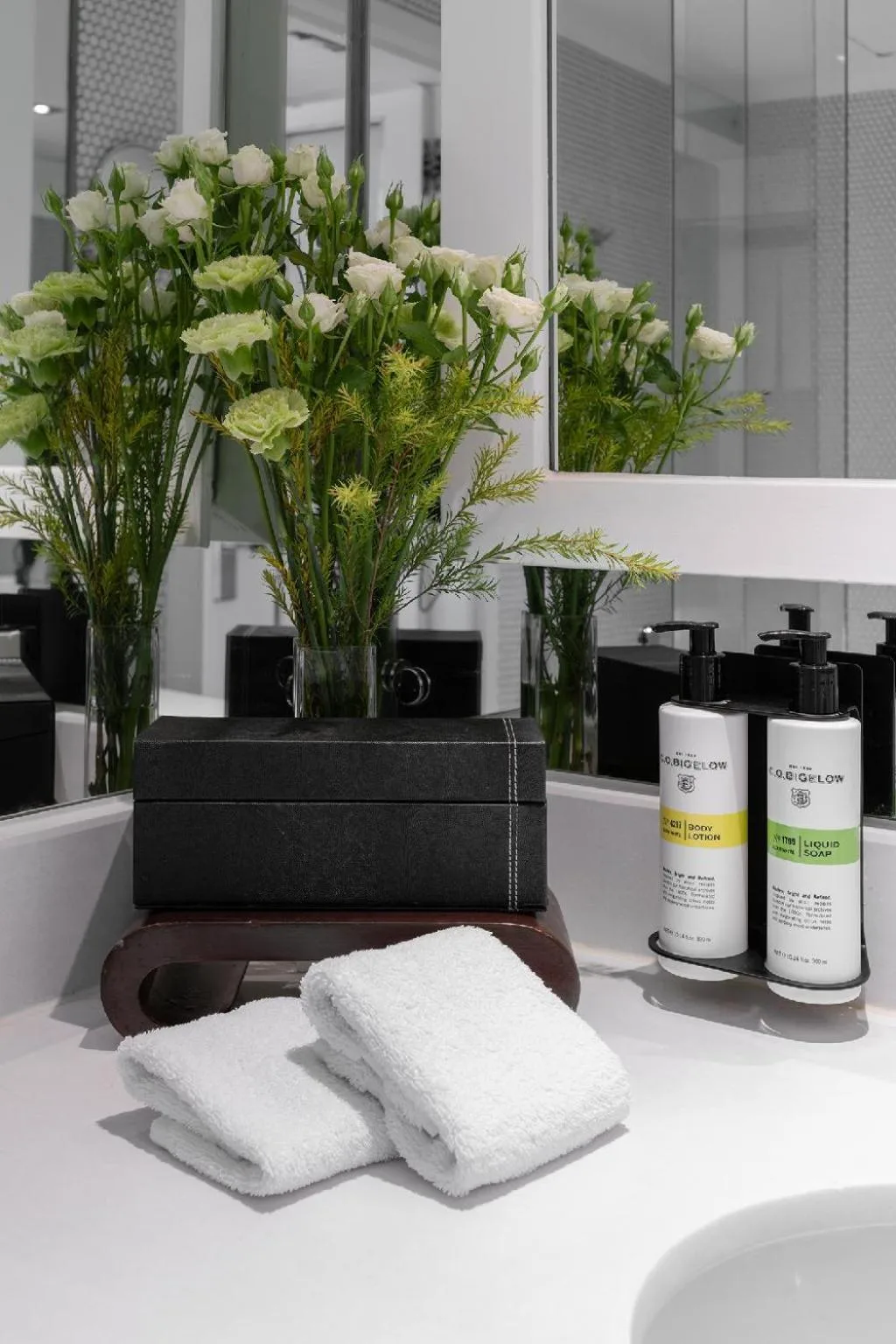 Pullman Bangkok Hotel G amenities y decoración del baño