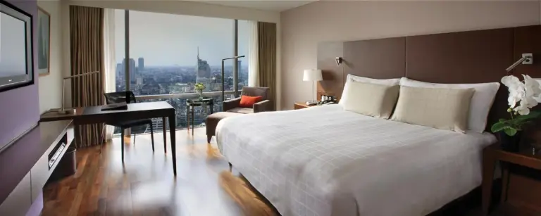 Pullman Bangkok Hotel G elegante habitación de huéspedes con paisaje urbano