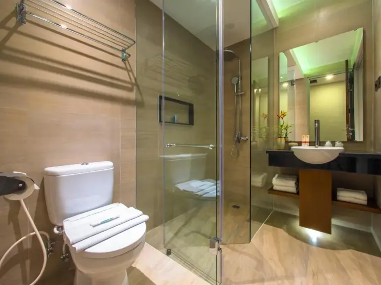 Suite con baño en Puri Asri Hotel & Resort