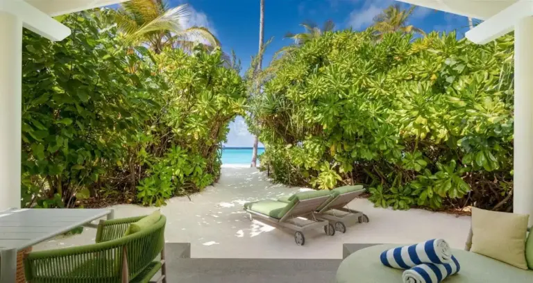 Strandzugang von der Villa bei RAAYA By Atmosphere