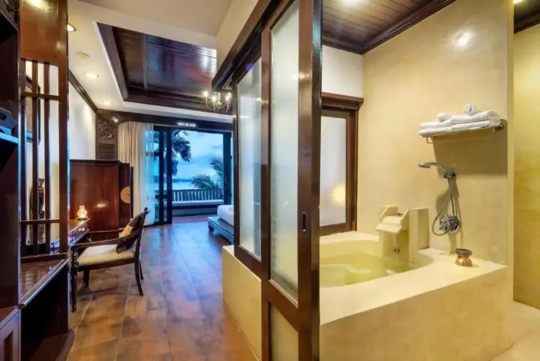 Twin suite at Racha Kiri Resort & Spa in Khanom, Nakhon Si Thammarat, with a bathroom and classic wooden design.