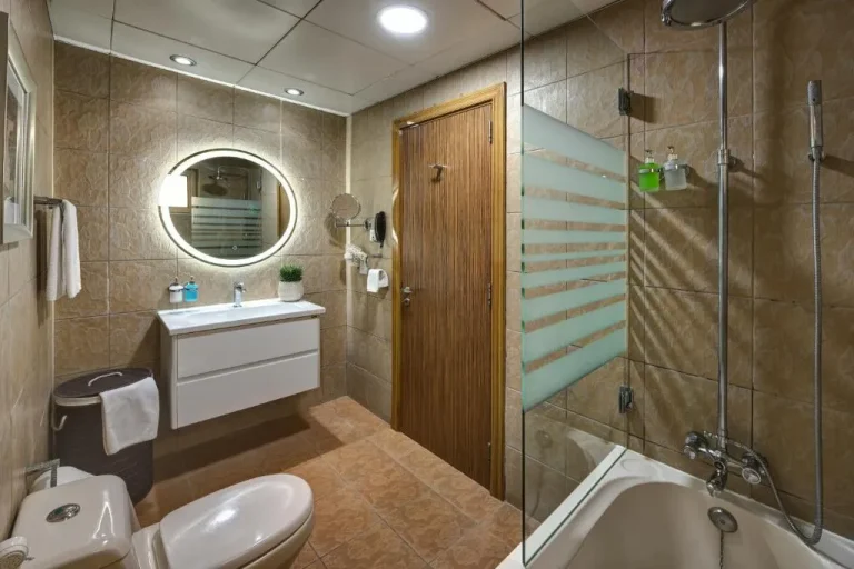 Baño en Radiance Premium Suites Dubái