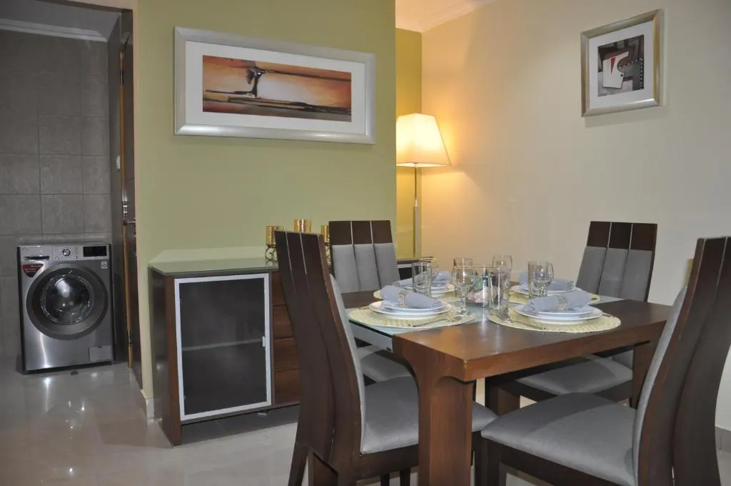 Área de comedor en Radiance Premium Suites Dubái