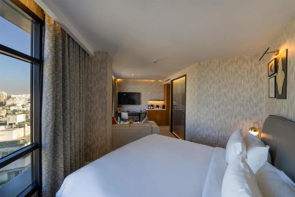 Eleganter Schlafzimmerblick im Radisson Blu Hotel Casablanca