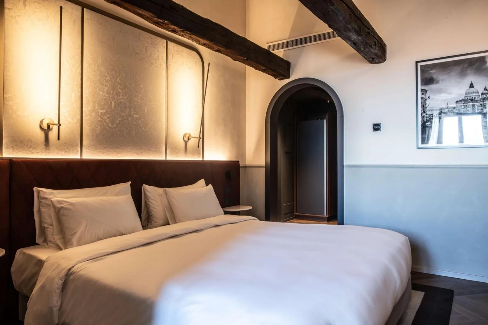 Chambre king du Radisson Collection Hotel, Palazzo Nani Venise avec décor moderne