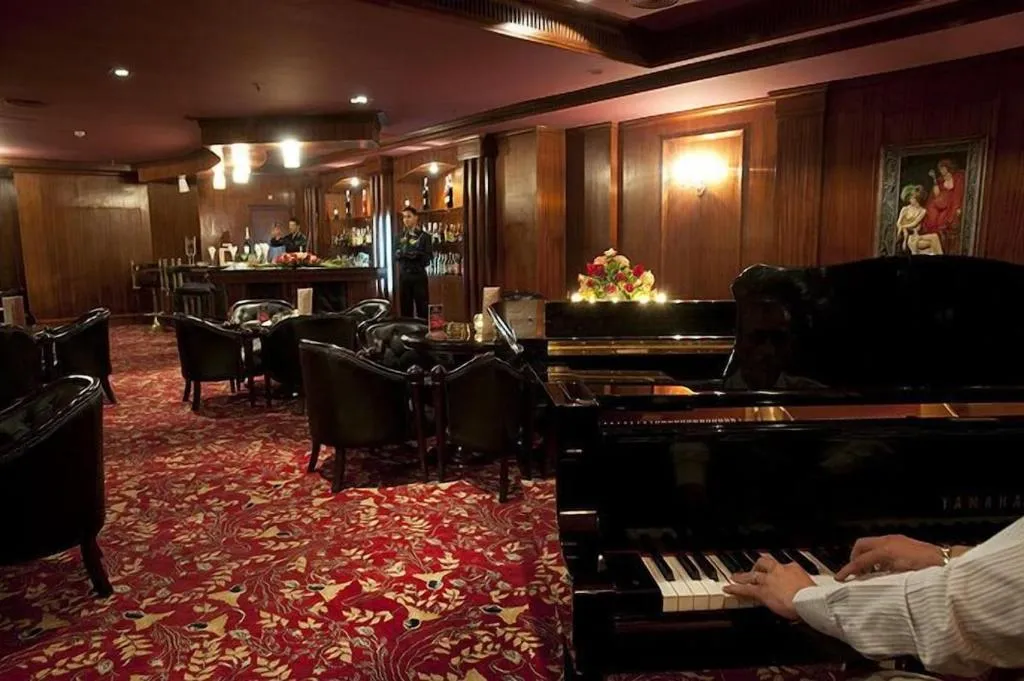 Bar-Lounge im Ramada By Wyndham Fes
