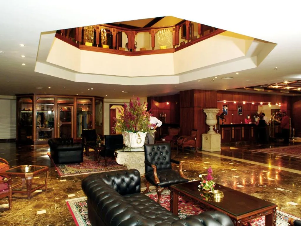 Lobbybereich des Ramada By Wyndham Fes