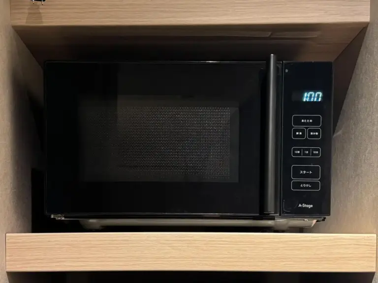 Appareil micro-ondes dans la chambre au Randor Hotel Sapporo Prestige