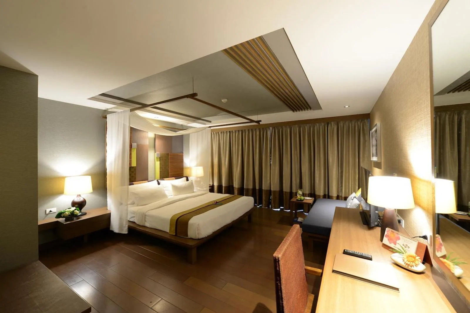 Rarin Jinda Wellness Spa Resort superior room with king bed