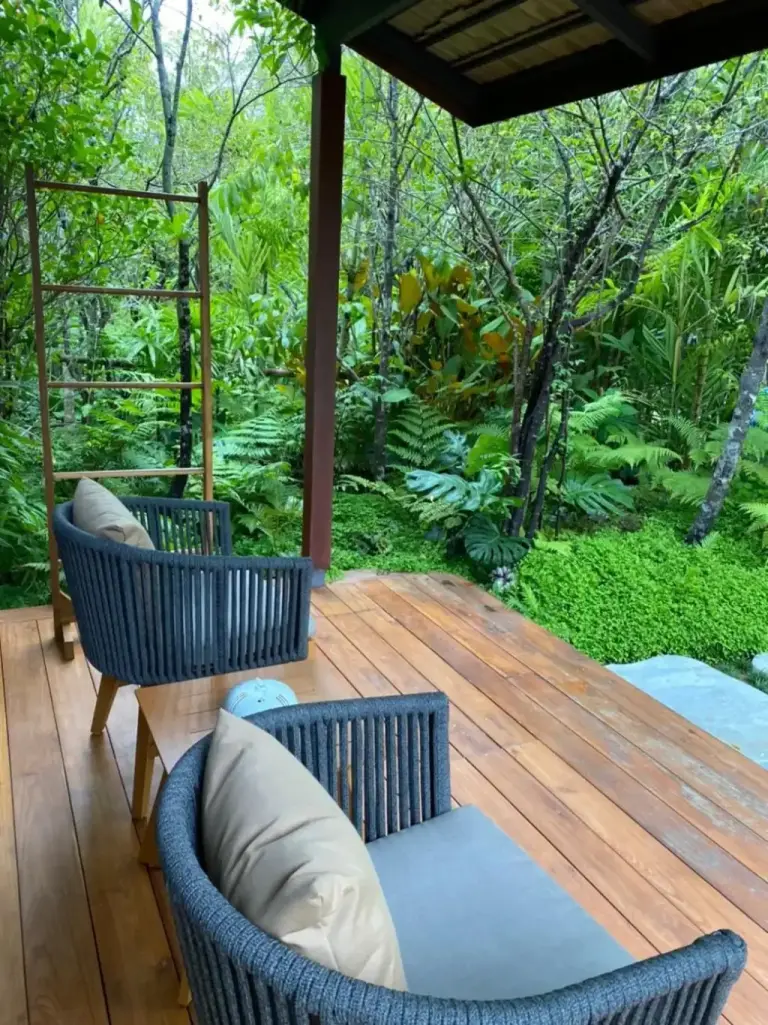 Espace de sièges extérieur confortable à Rarin Villas à Chiang Mai