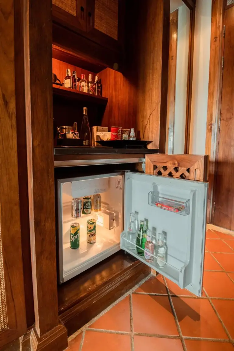 Mini bar dans le RatiLanna Riverside Spa Resort