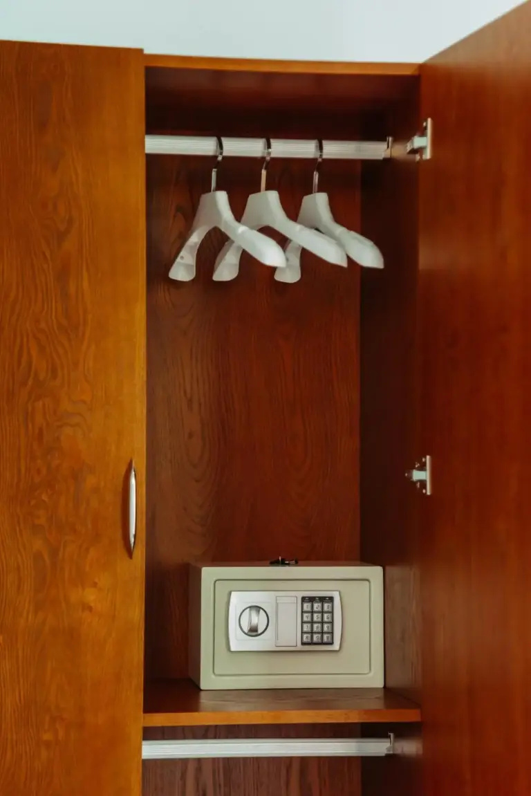 Rekidhiye Inn Wardrobe with Safe