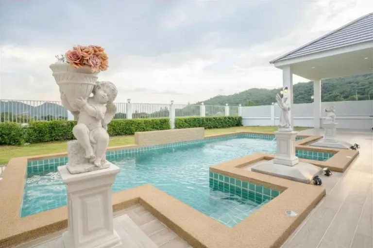 Relaxing Luxury 4-Bedroom Pool Villa with Mountain Views